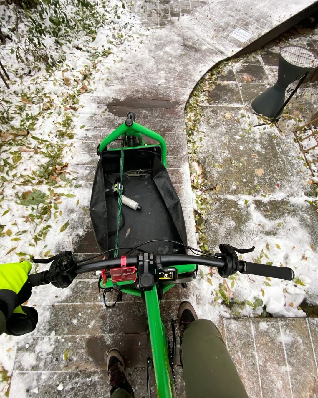 Bullitt pe zăpadă cu anvelope Schwalbe Marathon Winter Plus