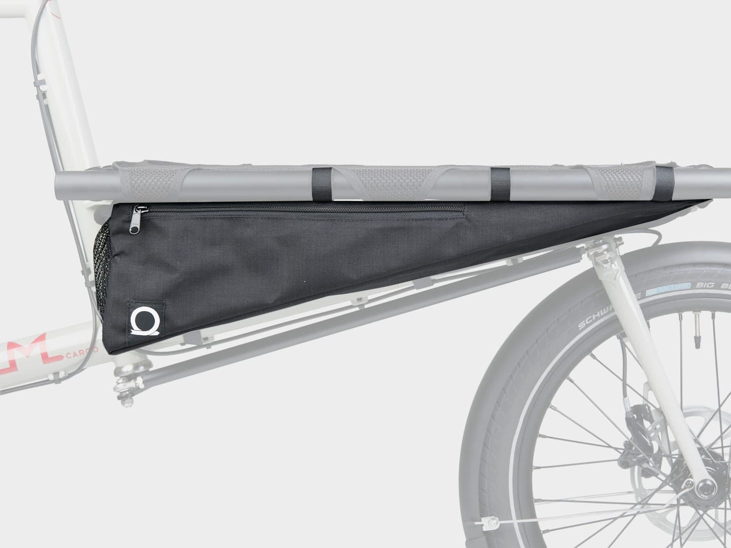 Geanta Cargo Wedgie Bag montată sub rack-ul unui Omnium Cargo