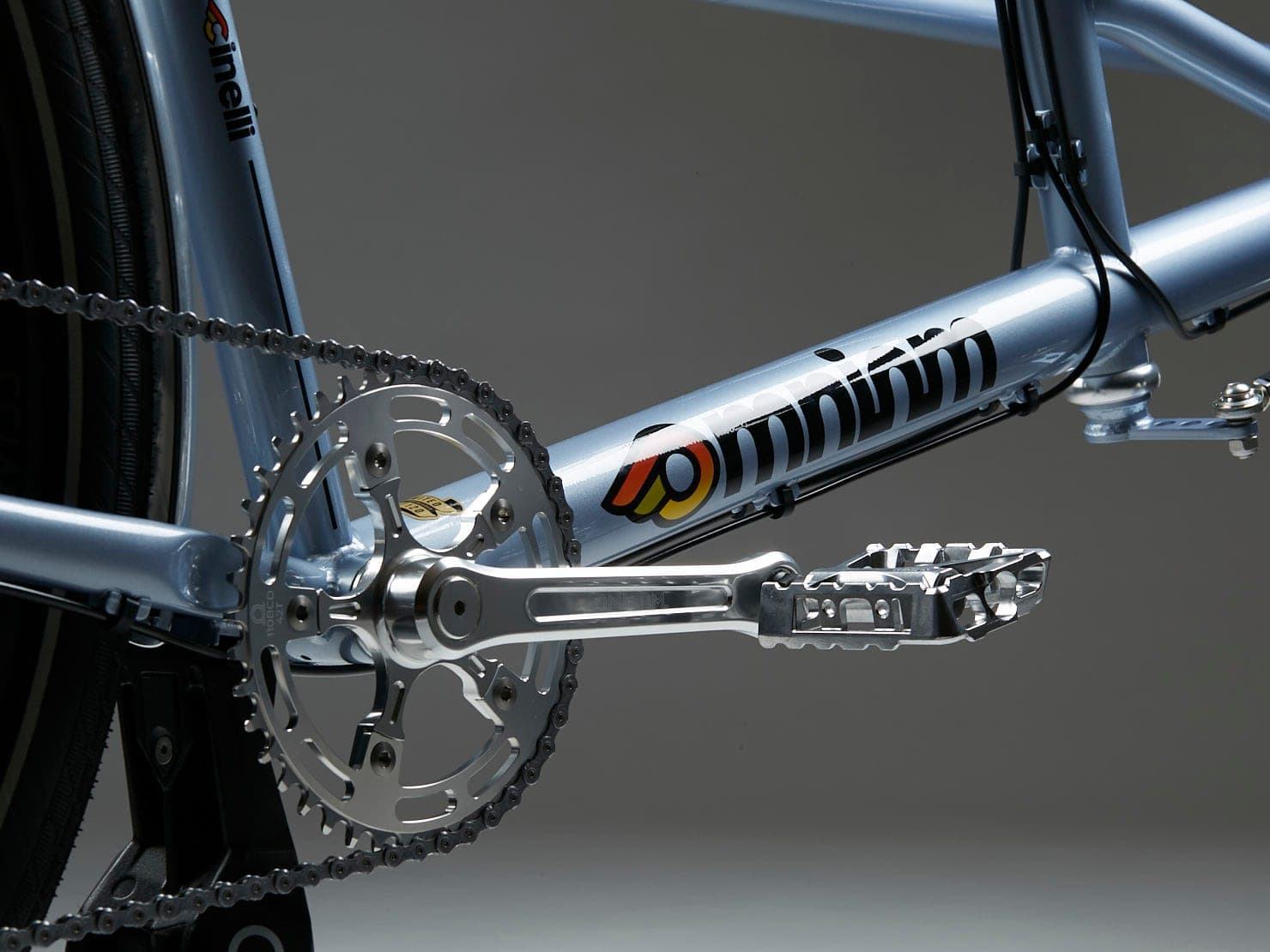 Omnium × Cinelli Supercargo — pedalier Neo Retro și logo Cinelli pe cadru