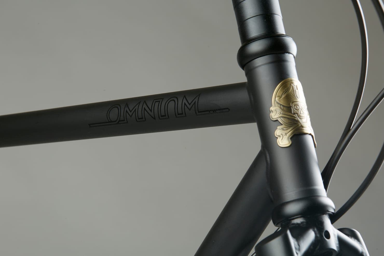 Omnium CXC V4 Pirate Black — roți DT Swiss